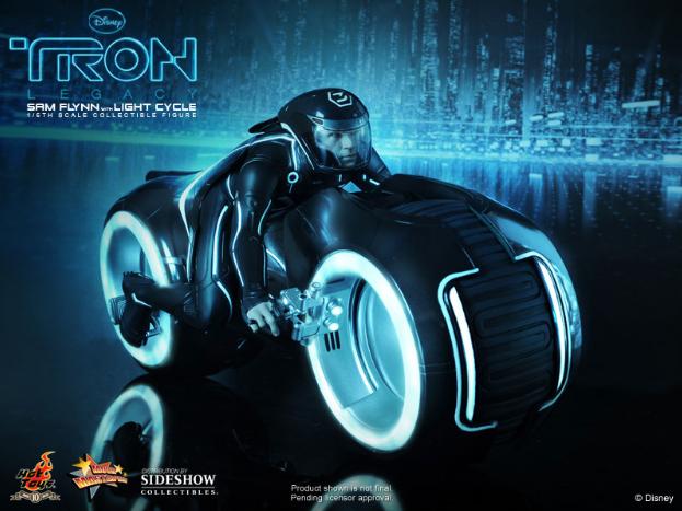 Tron Legacy Sam Flynn sur sa moto lumineuse